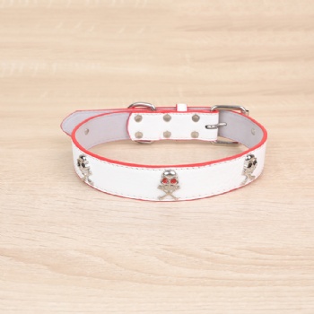 HN24-YDPC503-6 PU leather dog collar in white with skull & crossbones shaped rivet (2)